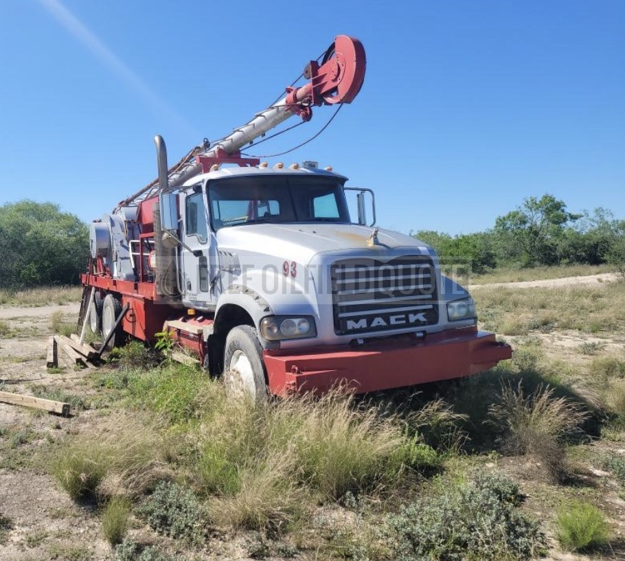 2006 Mack with Swab Rig